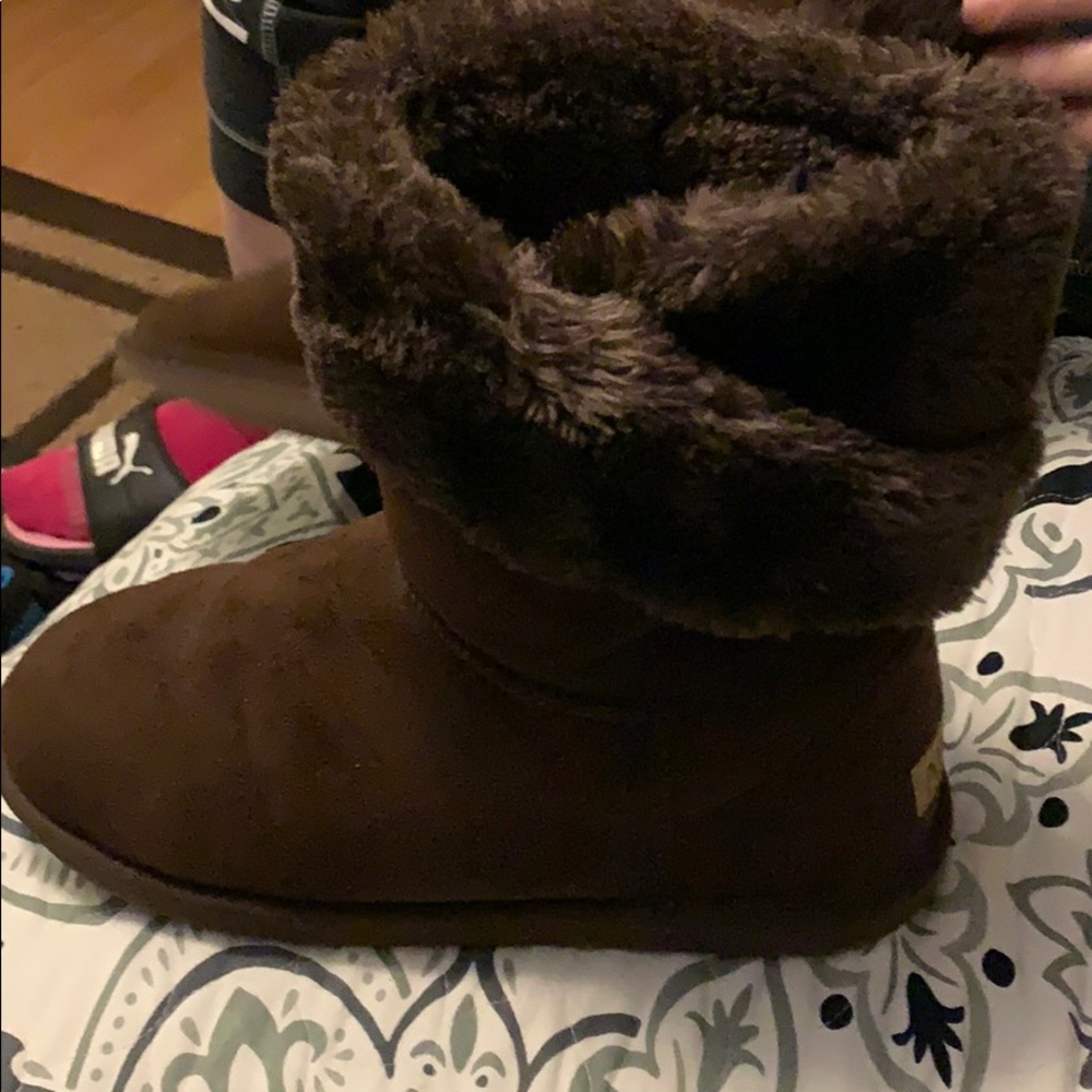 COPY - Apres by Lamo fuzzy boots